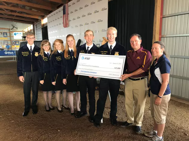 AT&#038;T Donates $25,000 to Minnesota FFA Foundation