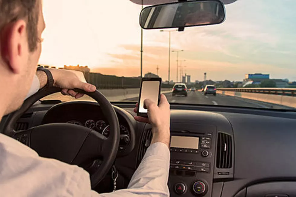 Minnesota Might Make it Illegal To Even Hold Your Phone While Driving