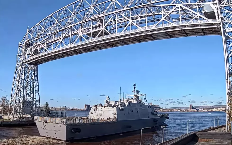 Watch This Navy Ship Minneapolis-Saint Paul Enter Duluth Harbor!