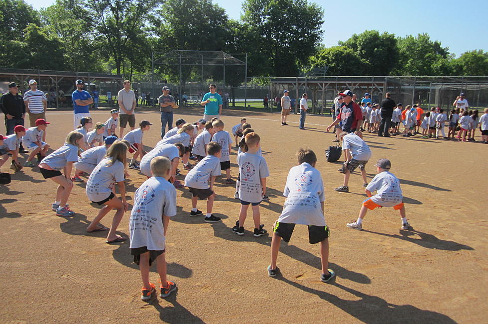 200 Kids at PlayBall! Clinic