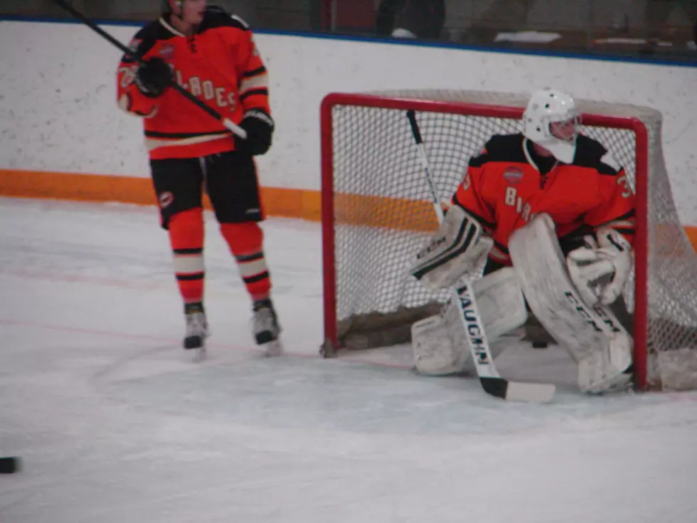 Steele County Blades Goalie Commits to Wisconsin-River Falls