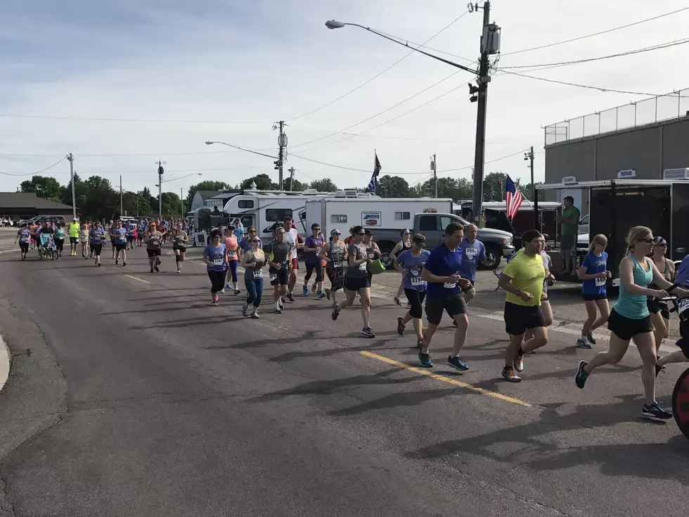 Runners Tackle Smokin' 5K