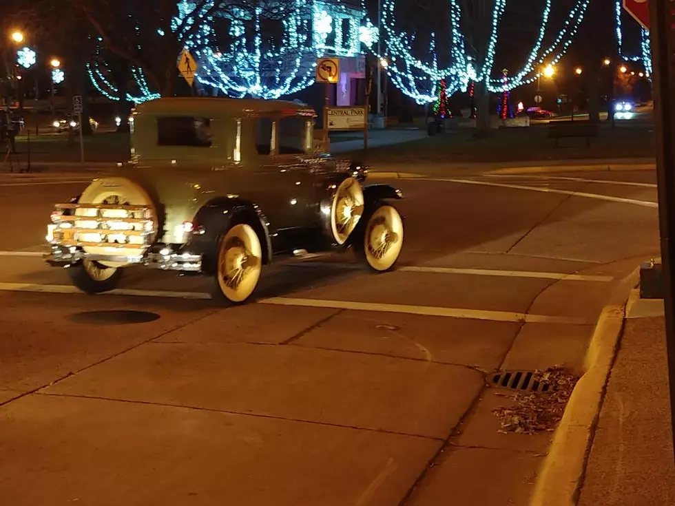 Owatonna Fills Streets with Christmas Cheer