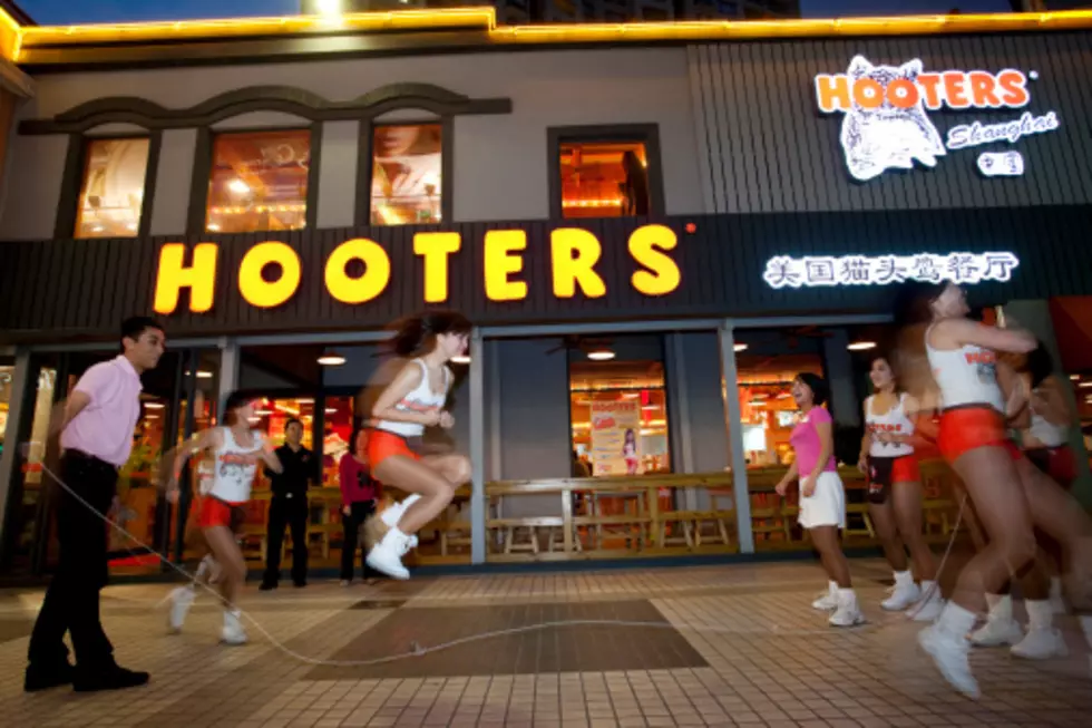Hooters Inspires Woman to Loose Weight