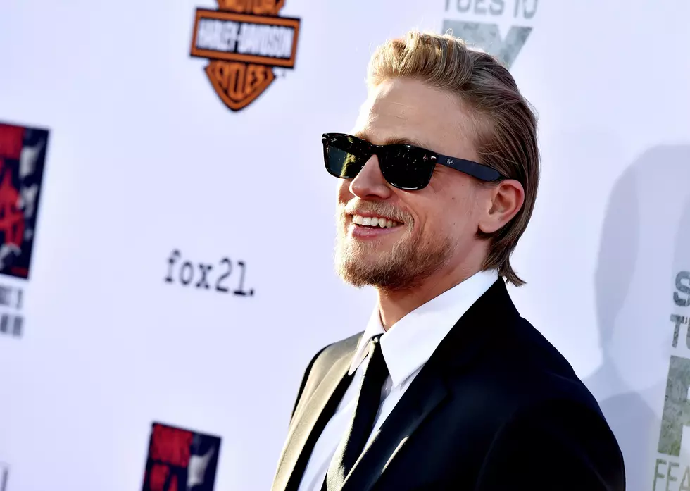 Charlie Hunnam Gets Nakey