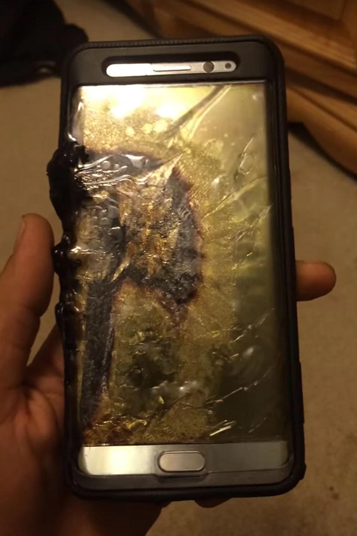 Обновление убивают телефон. Galaxy Note 7 взрывается. Самсунг галакси нот 7 взрывается. Galaxy Note 7 Fire.