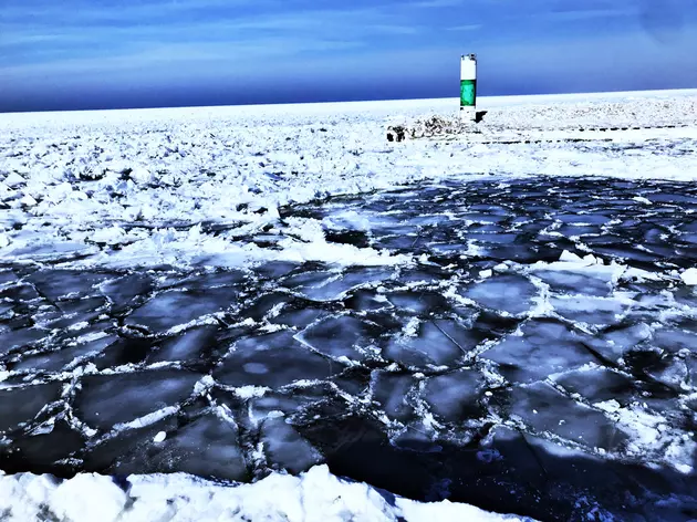 Breathtaking Pictures of Lake Michigan Ice Formations
