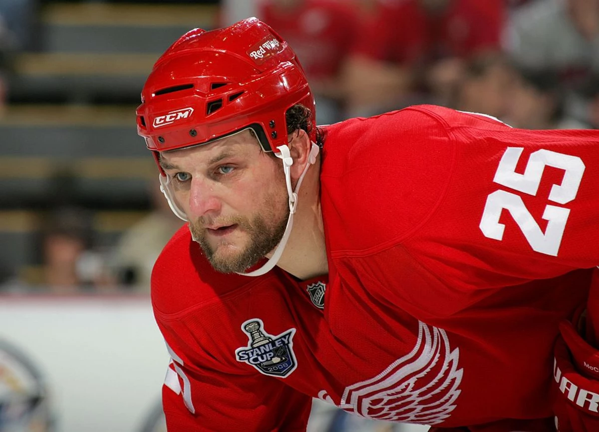 Meet former Detroit Red Wings player Darren McCarty during Michigan comedy  tour stop