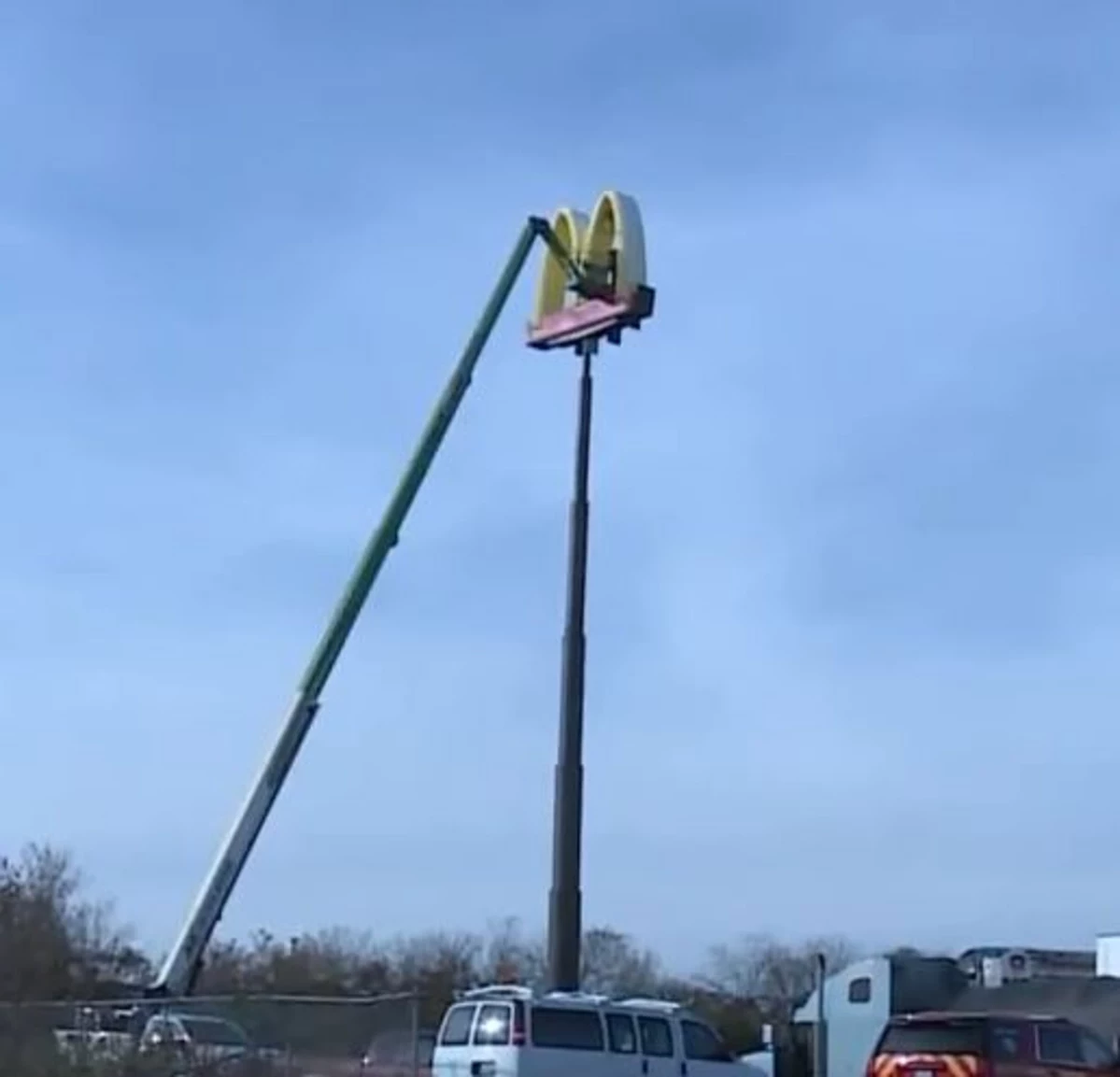 Ohio Man Stuck On Top Of McDonald's Sign Is Rescued - wkfr.com