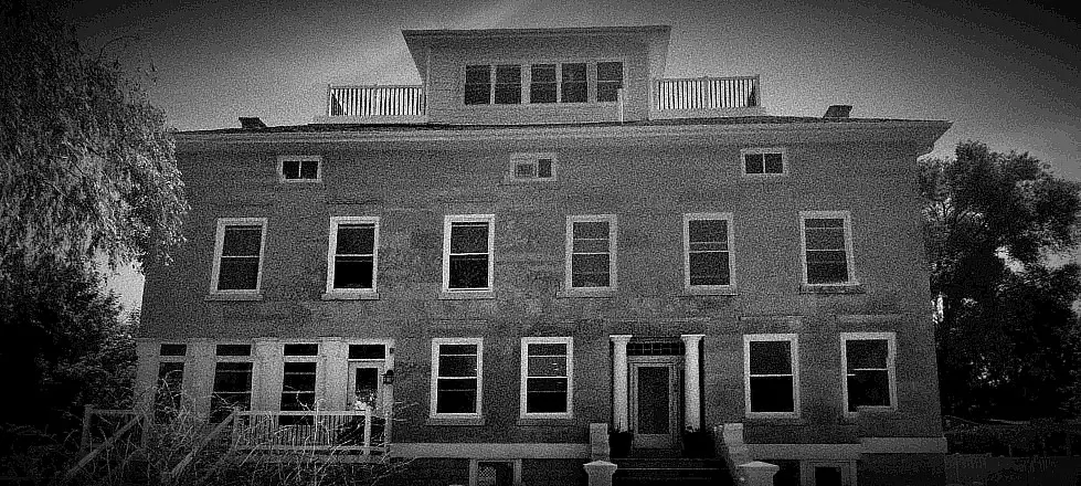 This Ohio Bed & Breakfast's Haunted History Will Chill Your Bones