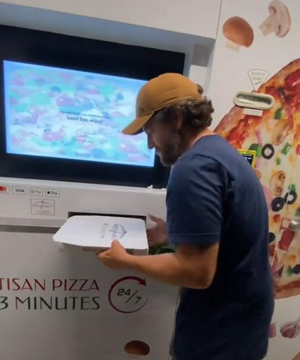 Michigan Has the Only 24-Hour Pizza Vending Machine in the U.S.