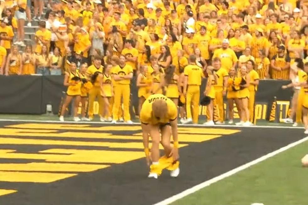 Cheerleader Loses Pants During Back Flip at WMU Game