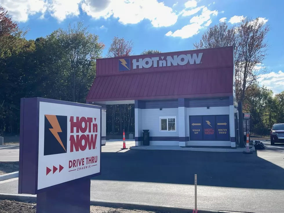 Hot ’n Now Turns One With a Throwback Deal for Fans