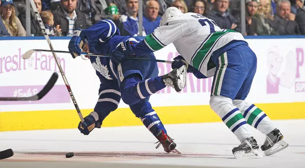 Canucks &#038; Maple Leafs Have A Fight Filled Third Period