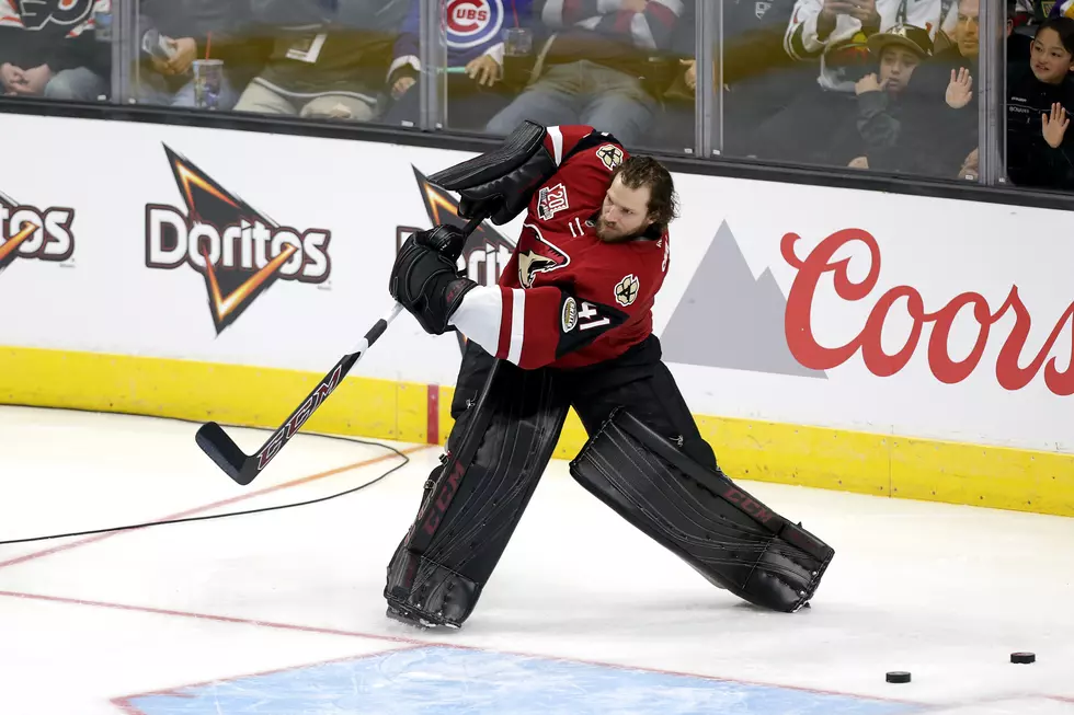 Watch Coyotes Goalie Mike Smith Nail A Goal Across Full Ice