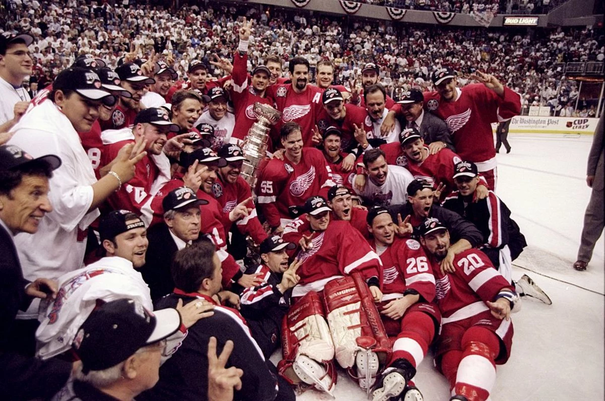 Detroit Red Wings Steve Yzerman, 1998 Nhl Finals Sports