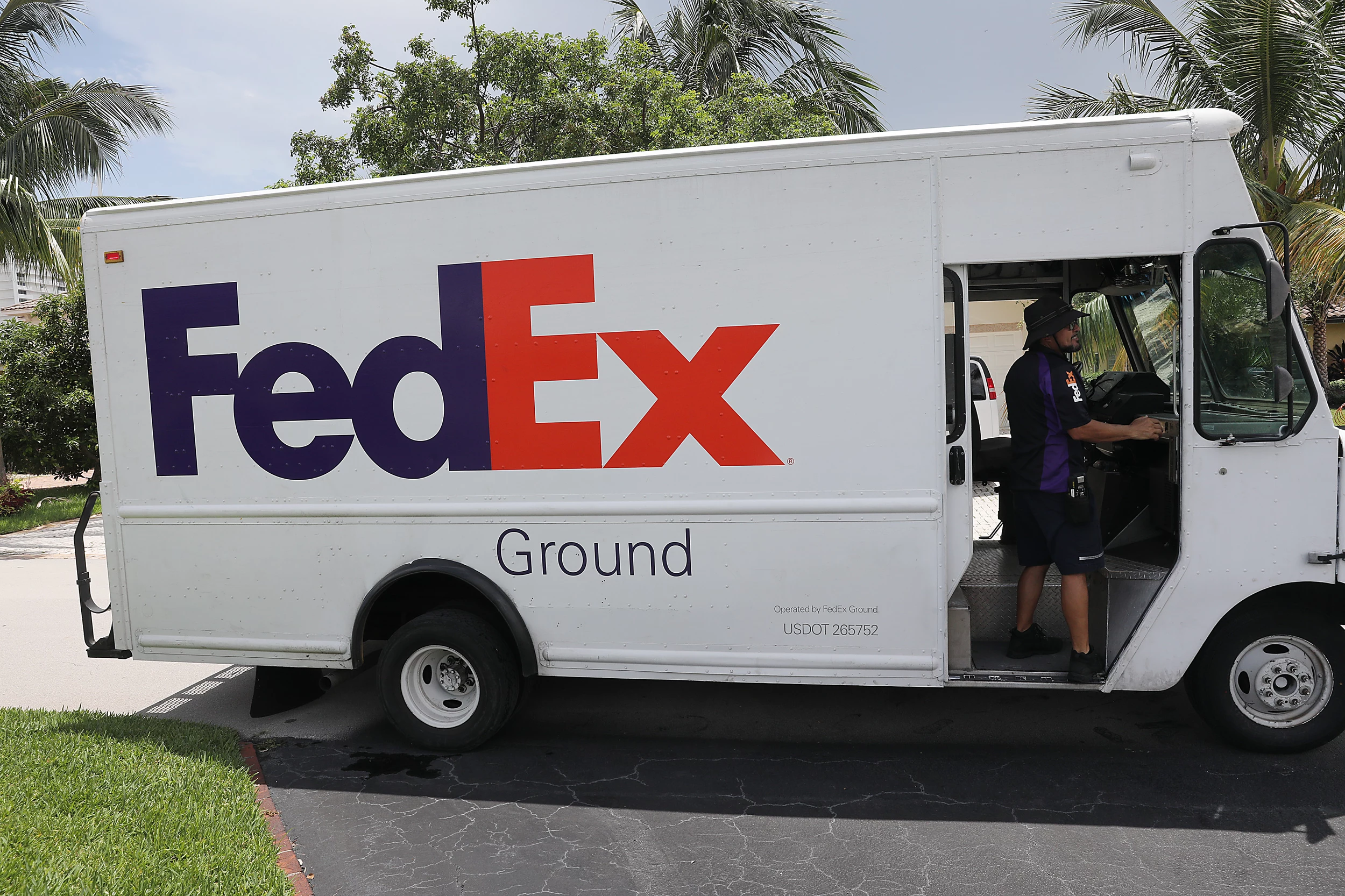 fedex tracking package