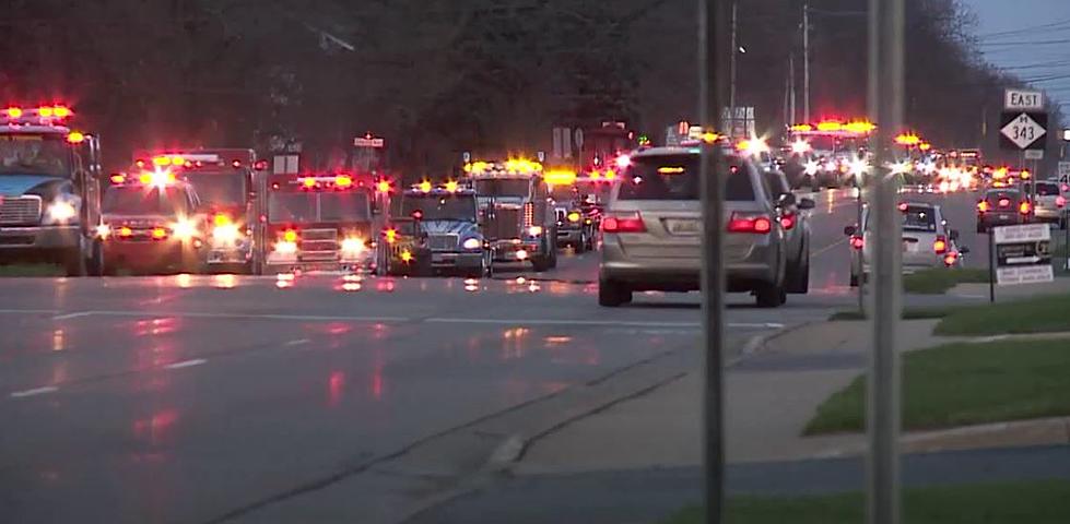 First Responder Parade Salutes Kalamazoo Medical Workers [Video]