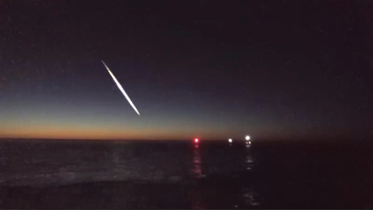 An Incredible Meteor Streaked Across Lake Michigan March 2021