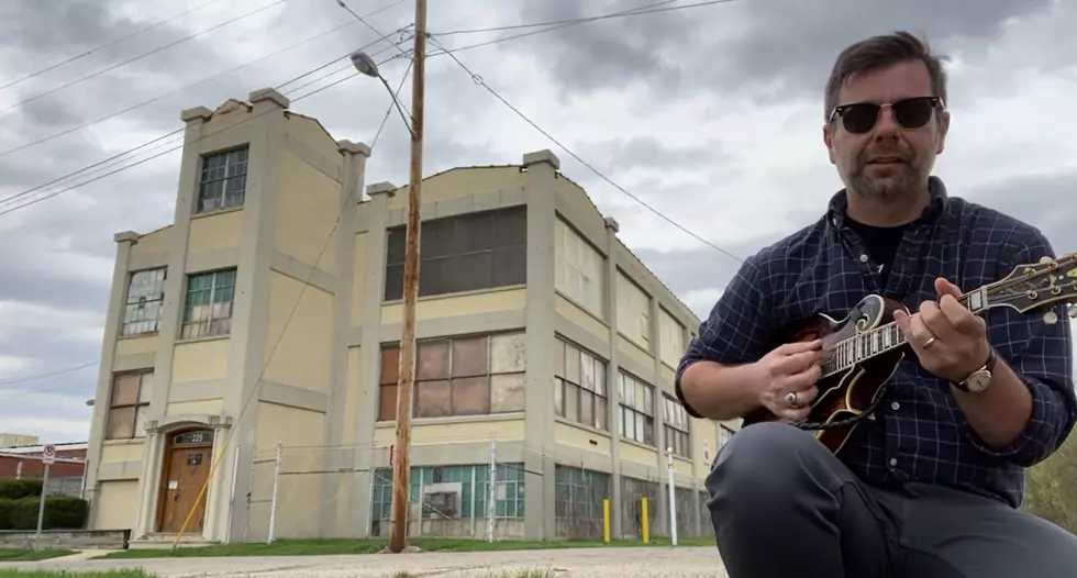 Watch: Professional Mandolin Player Makes &#8216;Bucket List&#8217; Pilgrimage to Gibson Factory in Kalamazoo