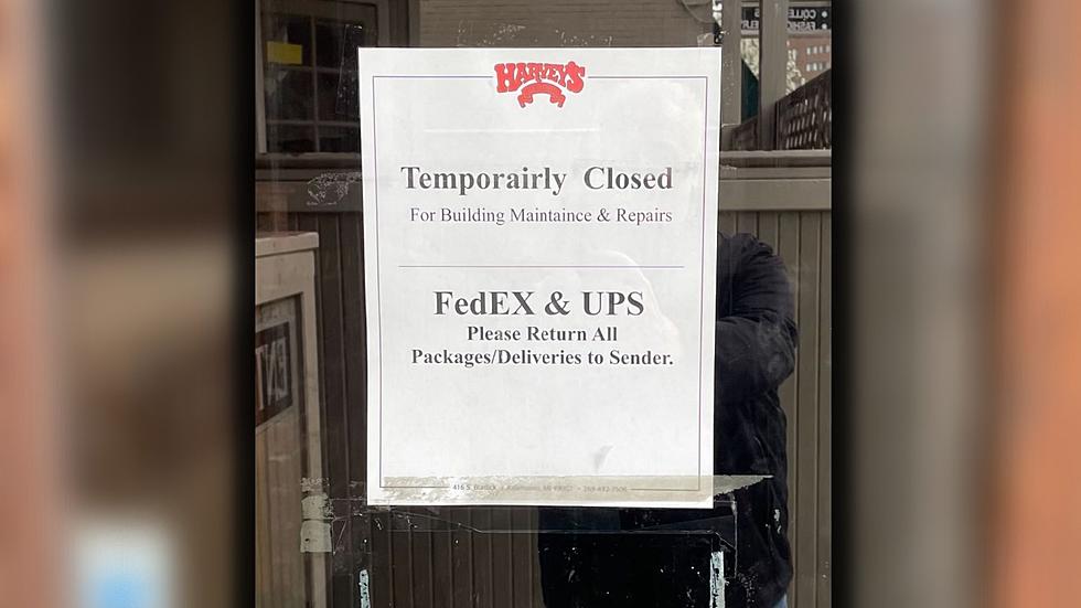 Chaotic 'Closed' Sign at Harvey's on the Mall is a Bad Sign