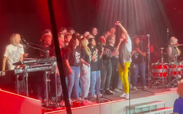 WATCH: Portage Northern Sings On Stage With Foreigner In Kalamazoo