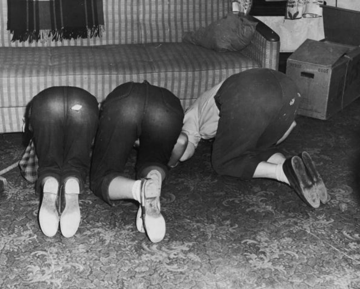 Weird Things Women Do When They re By Themselves weird-things-women-do-when-they-re-by-themselves