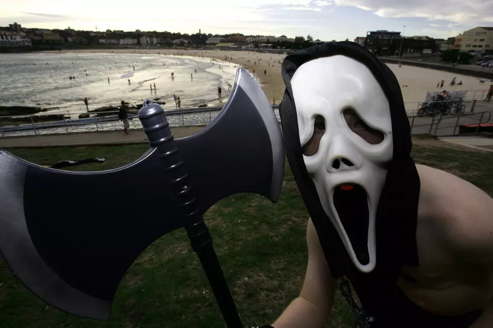 Ghostface Helps Realtor Sell House