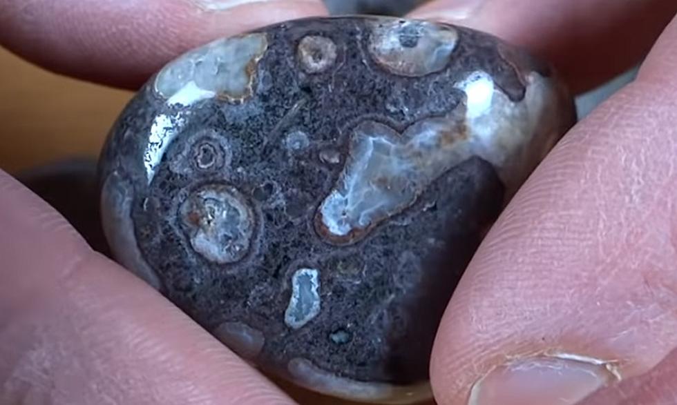 Michigan Man Discovers Strange Glowing Rocks In The Upper Peninsula