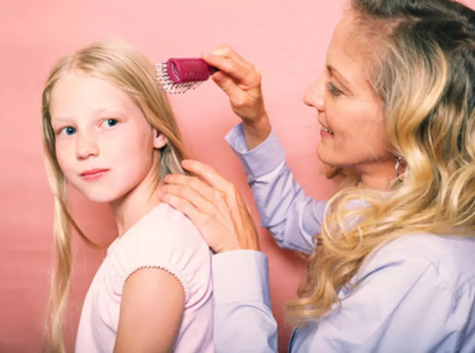 Dads Have Found an Easy Way to Put their Daughters’ Hair in Ponytails