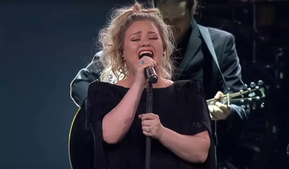VIDEO: Kelly Clarkson Live In Detroit From Thursday Night