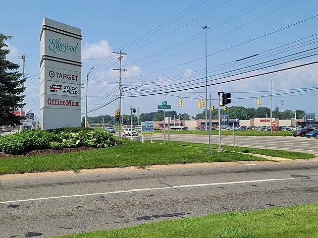 What&#8217;s Up With That One Confusing Light At Cedar And Edgewood In Lansing?