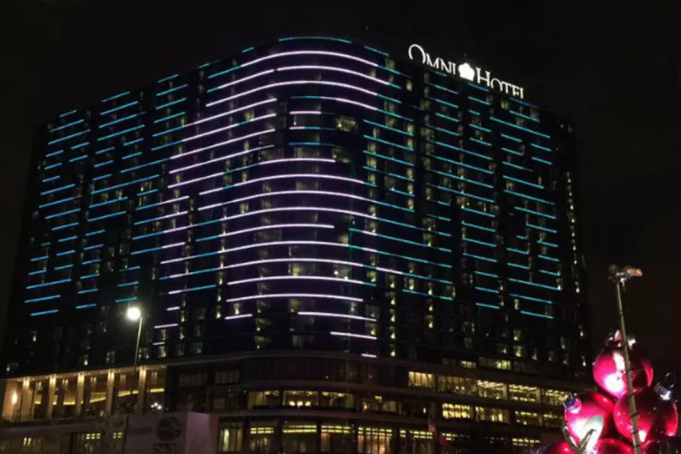 Pants Down in Dallas: The Omni Goes Green for the Spartans