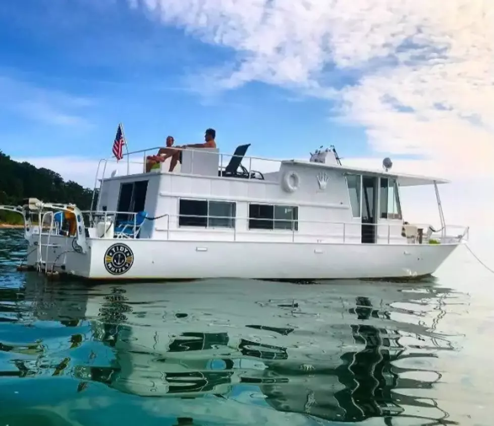 Stay On ‘Tidy Whitey’, A Modern House Boat In Saugatuck