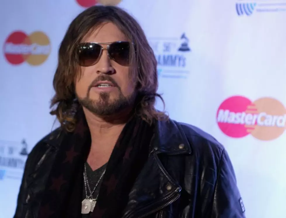 What The?? Miley Cyrus&#8217; Dad Has Gone Mad! What Happened to Billy Ray Cyrus?