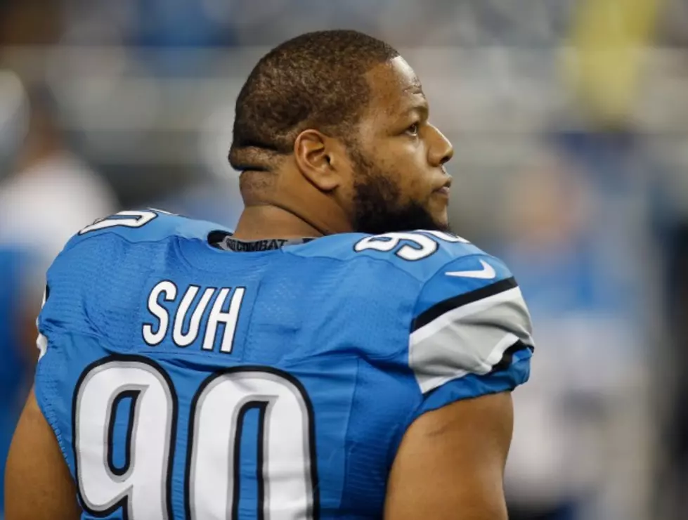 Did Detroit Lions&#8217; Ndamukong Suh Step On Aaron Rodgers On Purpose? [VOTE]