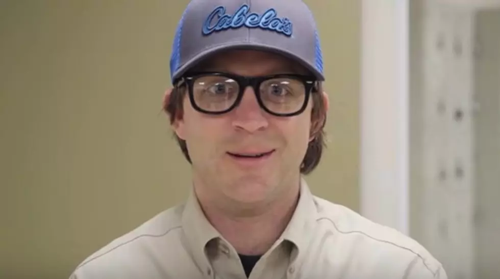 WATCH: Justin Moore Goes Undercover At Cabela&#8217;s