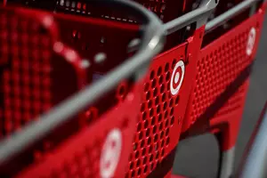 Target to increase minimum wage &#038; is hiring for the holidays