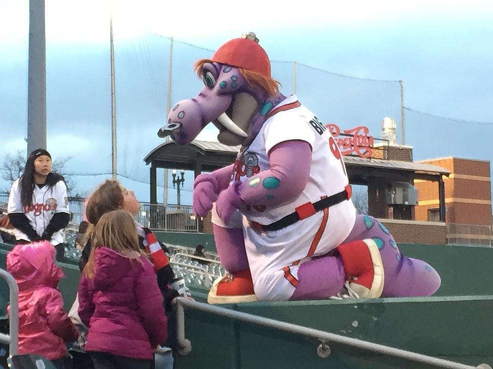 Lansing Lugnuts Mascot To Do The Wave In Our Area