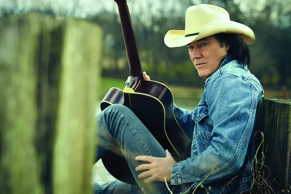 David Lee Murphy Plays “Everything” Acoustic