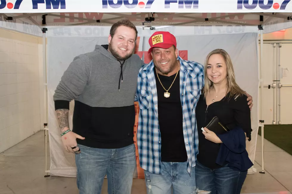 Wittle Country Christmas Party: Uncle Kracker Meet &#038; Greet Photos