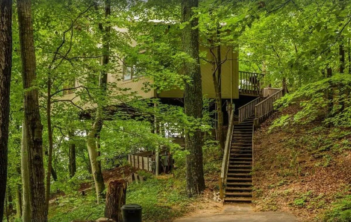 Tree House In Michigan Grab 10 Friends and Stay in This Enchanted Michigan Treehouse