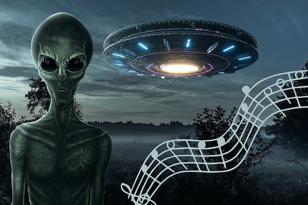 Michigan Woman Serenades Aliens, Attempts to Coax Them to Earth