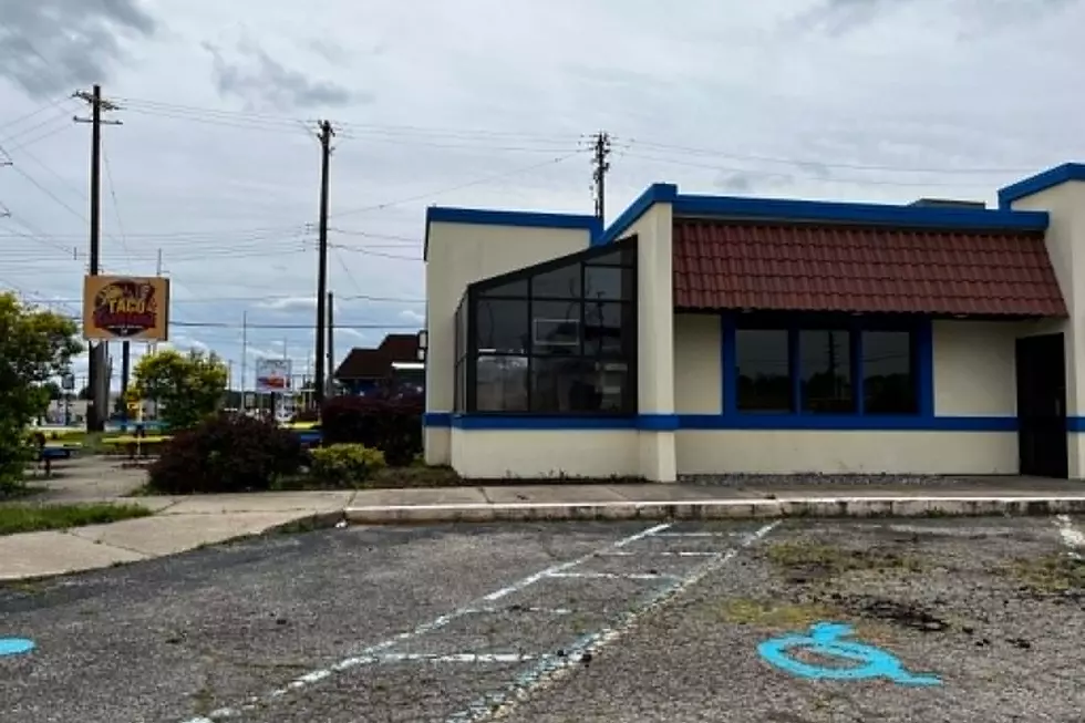 New restaurant sign, Taco Shawarma, at former Mr. Taco - Former Mr. Taco building