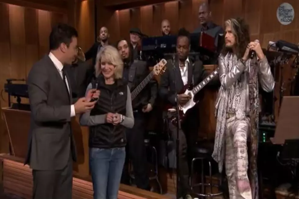Steven Tyler Records a Personal Voicemail Greeting [Video]
