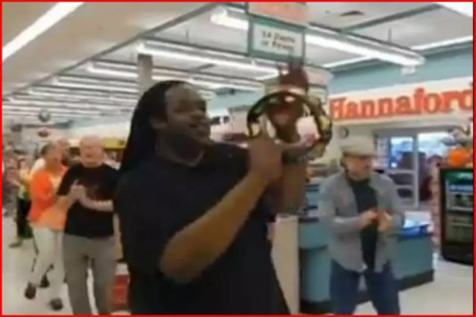 Flash Mob at a Hannaford in Maine [VIDEO]