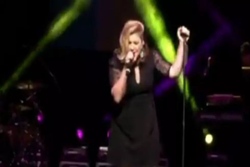 Kelly Clarkson “Shake it Off” Taylor Swift cover Buffalo [VIDEO]