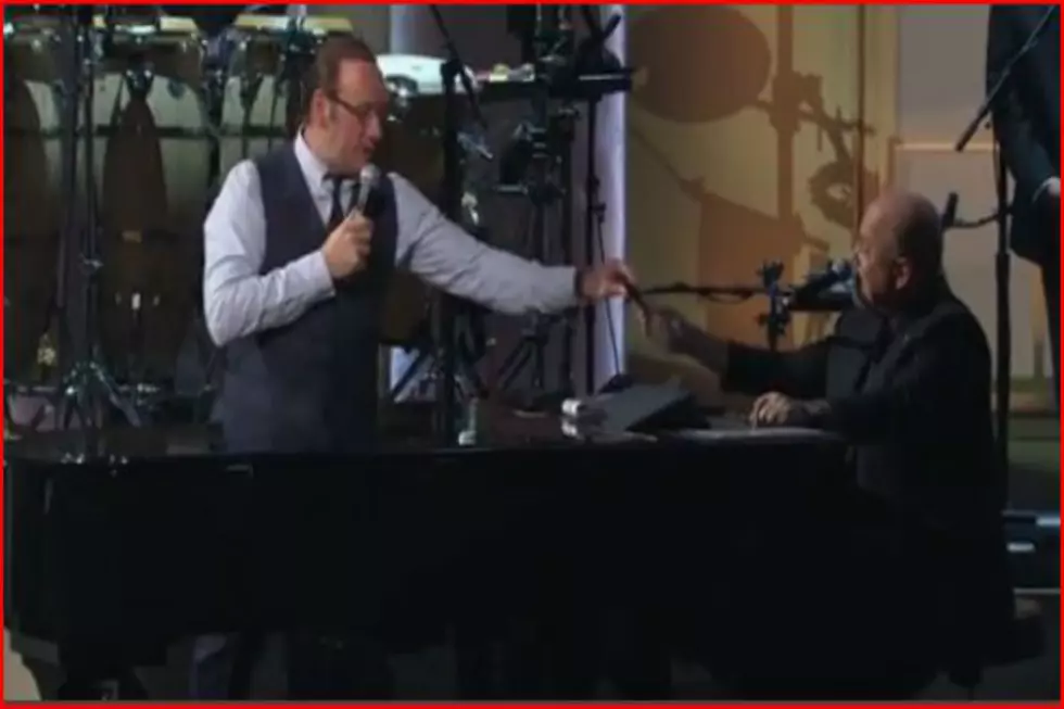 Kevin Spacey and Friends Perform ‘Piano Man’ With Billy Joel [VIDEO]