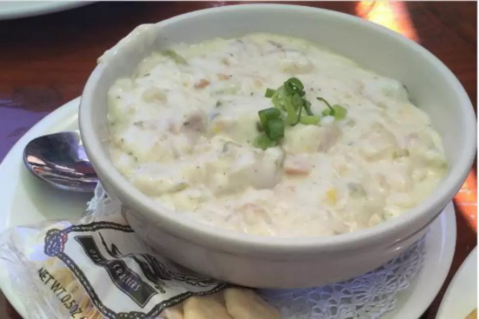 New England Clam Chowder vs. Manhattan Clam Chowder: A War That Dates Back To 1939