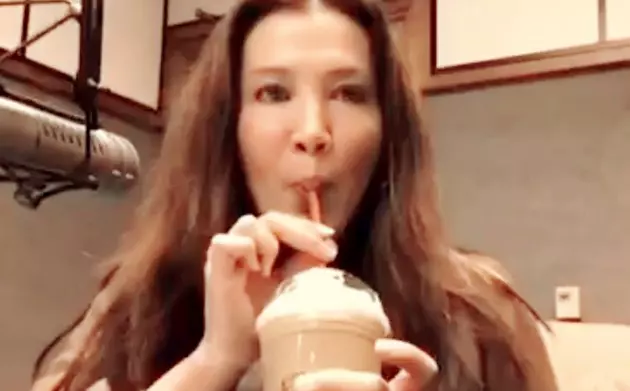 Nikki Tries A Dunkin&#8217; Donuts Coffee Coolatta For The First Time